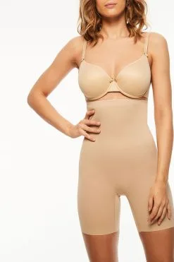 BHs importe boutique 35 Chantelle Basic Shaping Shapewear Shorty